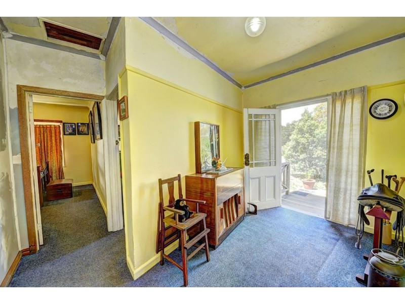 30 Sussex Street, Linton VIC 3360