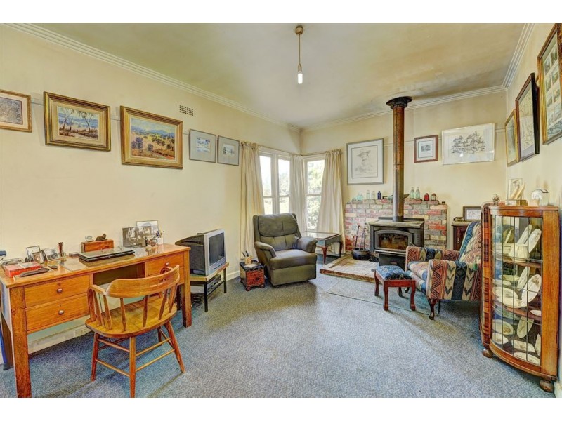 30 Sussex Street, Linton VIC 3360