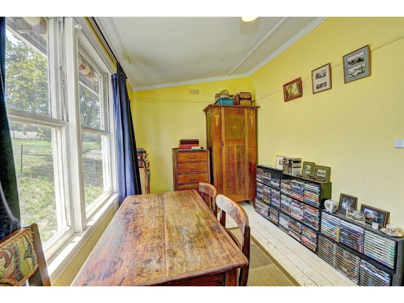 30 Sussex Street, Linton VIC 3360