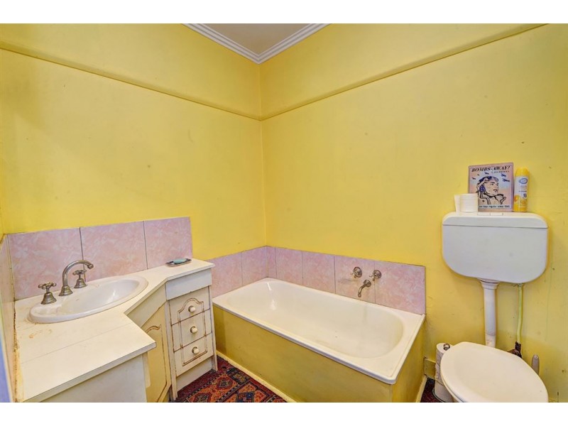 30 Sussex Street, Linton VIC 3360