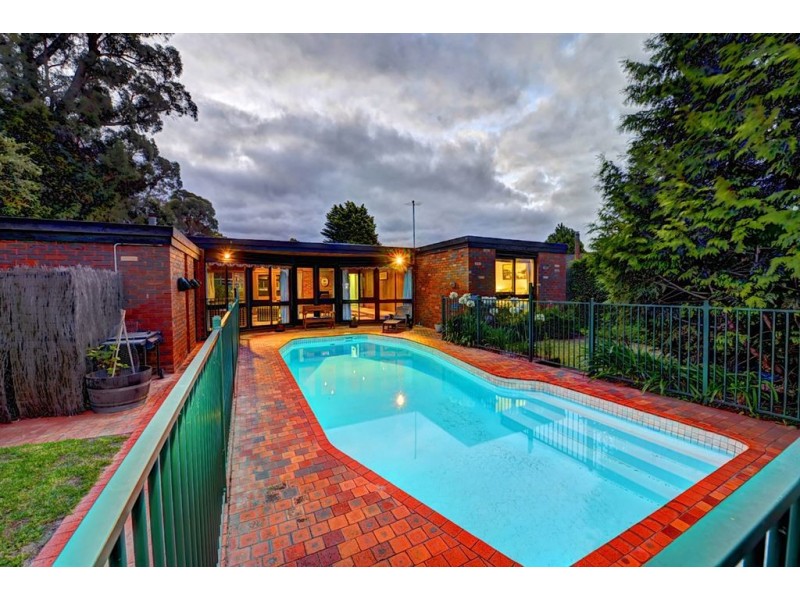 21 Regency Drive, Mount Clear VIC 3350