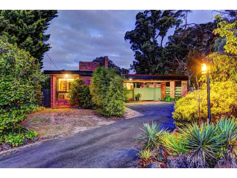 21 Regency Drive, Mount Clear VIC 3350