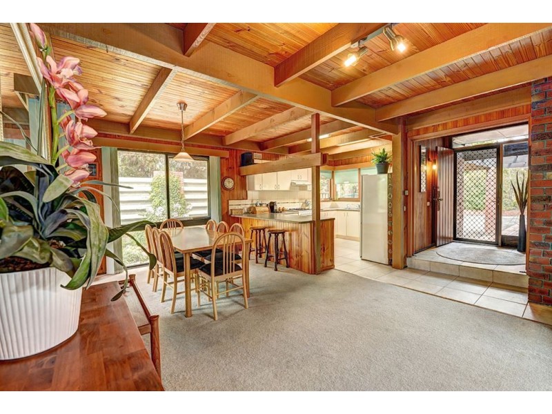 21 Regency Drive, Mount Clear VIC 3350