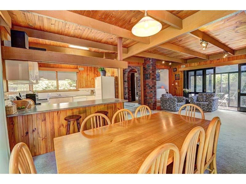 21 Regency Drive, Mount Clear VIC 3350