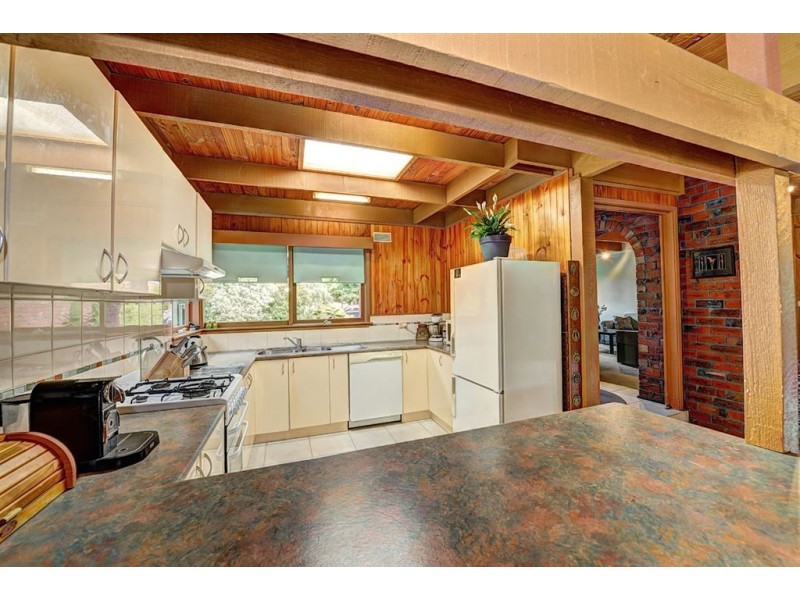 21 Regency Drive, Mount Clear VIC 3350