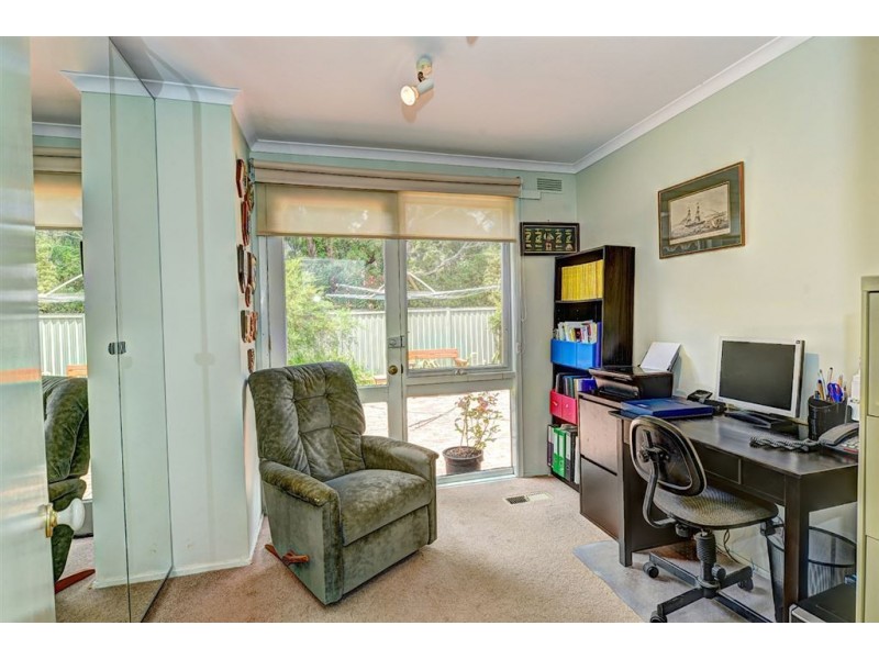 21 Regency Drive, Mount Clear VIC 3350