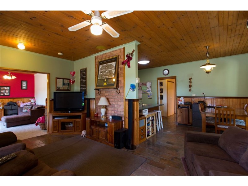 14 Youngs Lane, Snake Valley VIC 3351