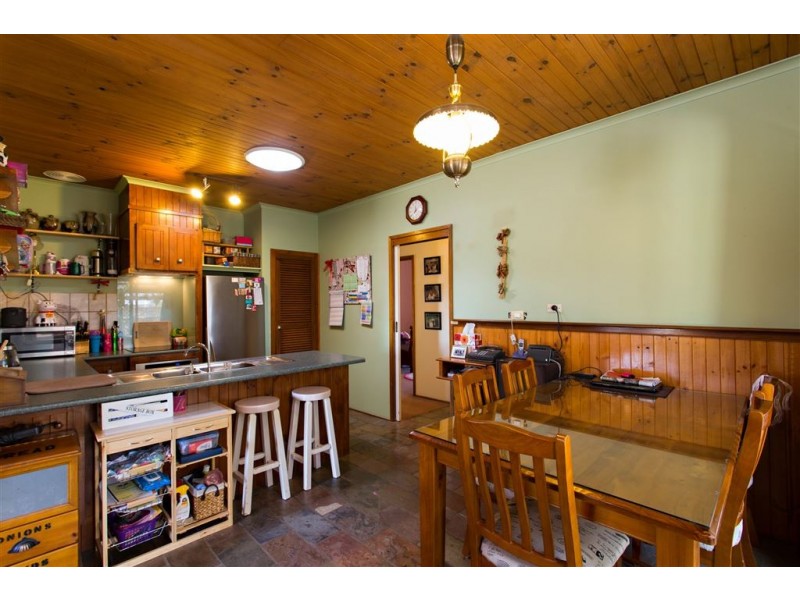 14 Youngs Lane, Snake Valley VIC 3351