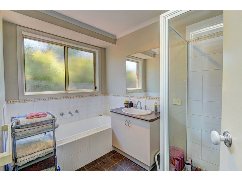 5 Ellsworth Close, Sebastopol VIC 3356