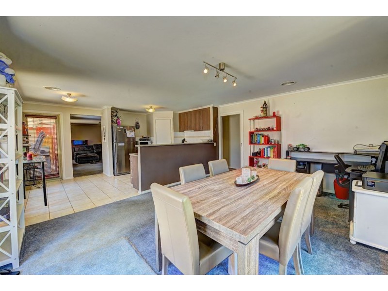 5 Ellsworth Close, Sebastopol VIC 3356