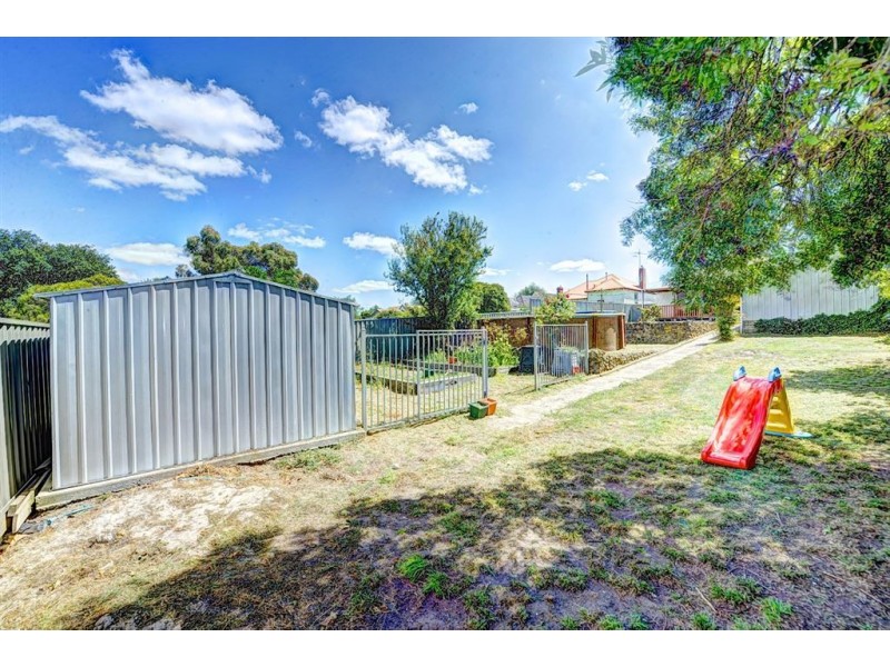 20 Crompton Street, Soldiers Hill VIC 3350