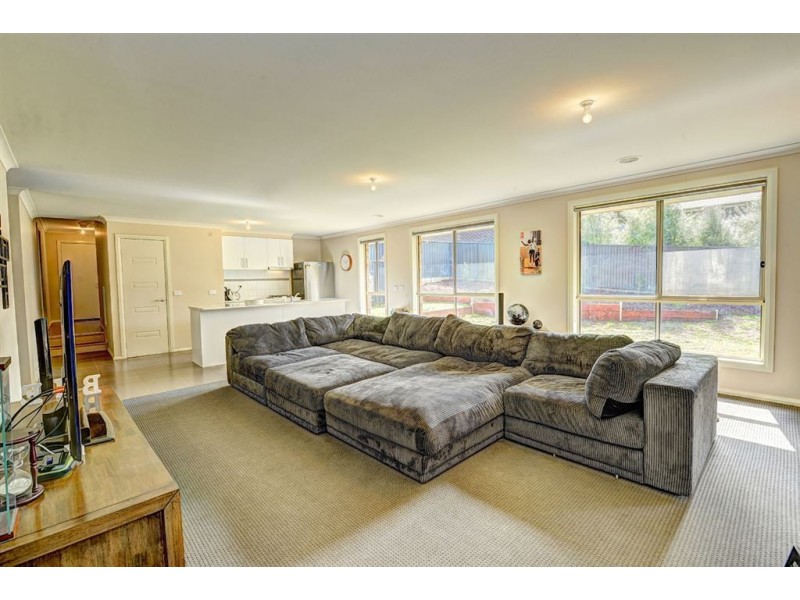 32 Oakbank Drive, Mount Helen VIC 3350