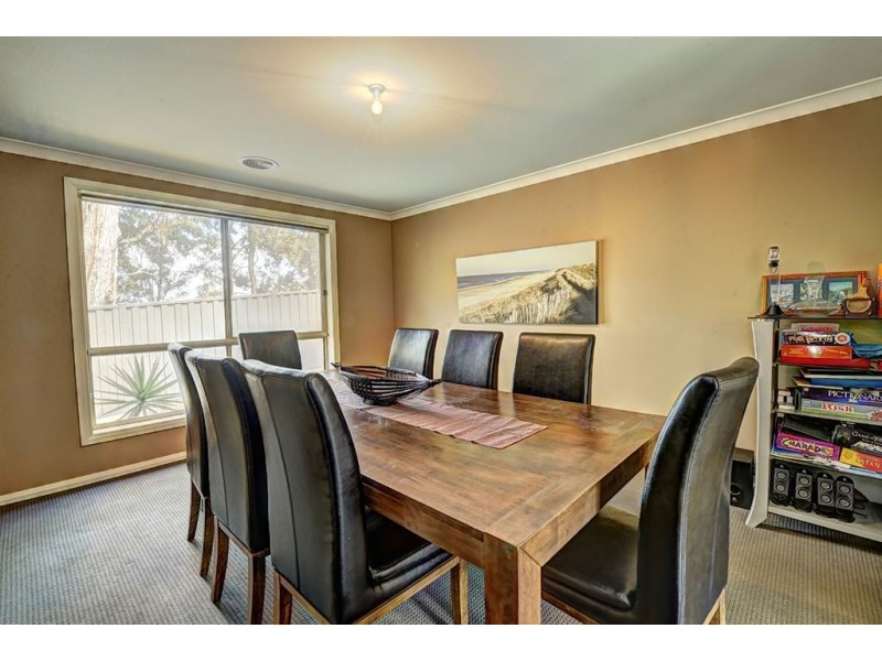 32 Oakbank Drive, Mount Helen VIC 3350