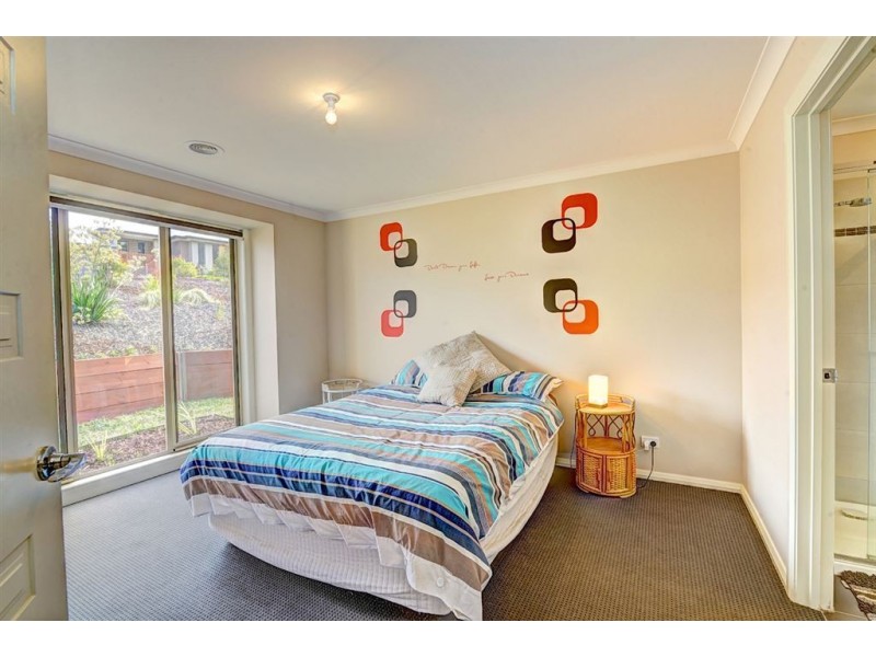 32 Oakbank Drive, Mount Helen VIC 3350