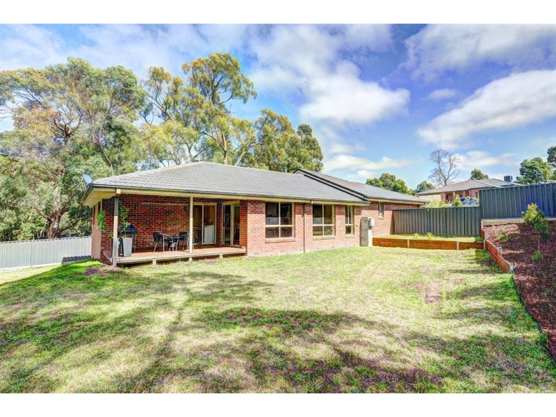 32 Oakbank Drive, Mount Helen VIC 3350