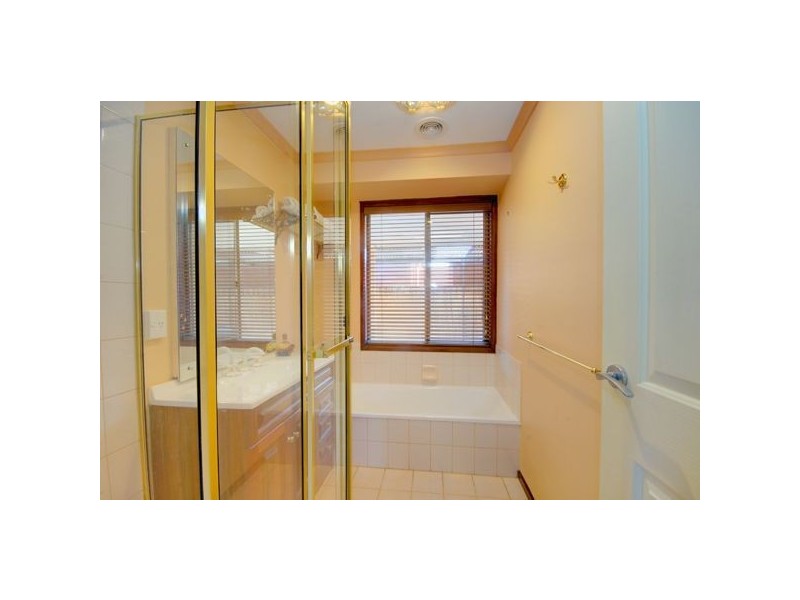 6 Langham Road, Wendouree VIC 3355