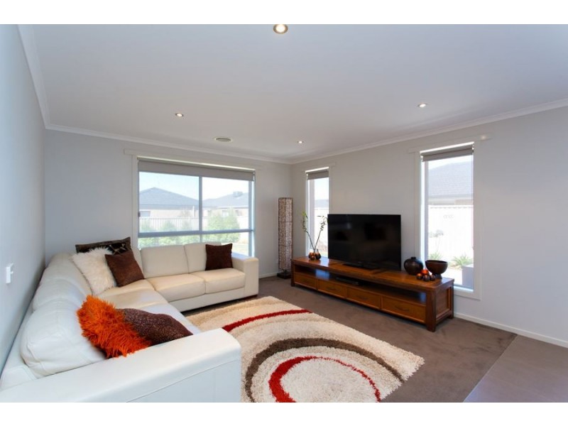 10 Lancaster Street, Alfredton VIC 3350