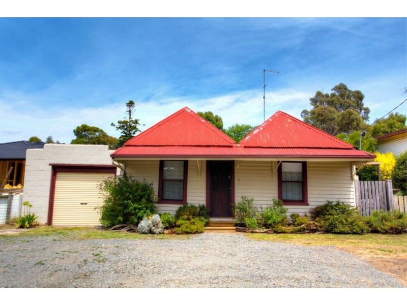 13 Melbourne Road, Creswick VIC 3363