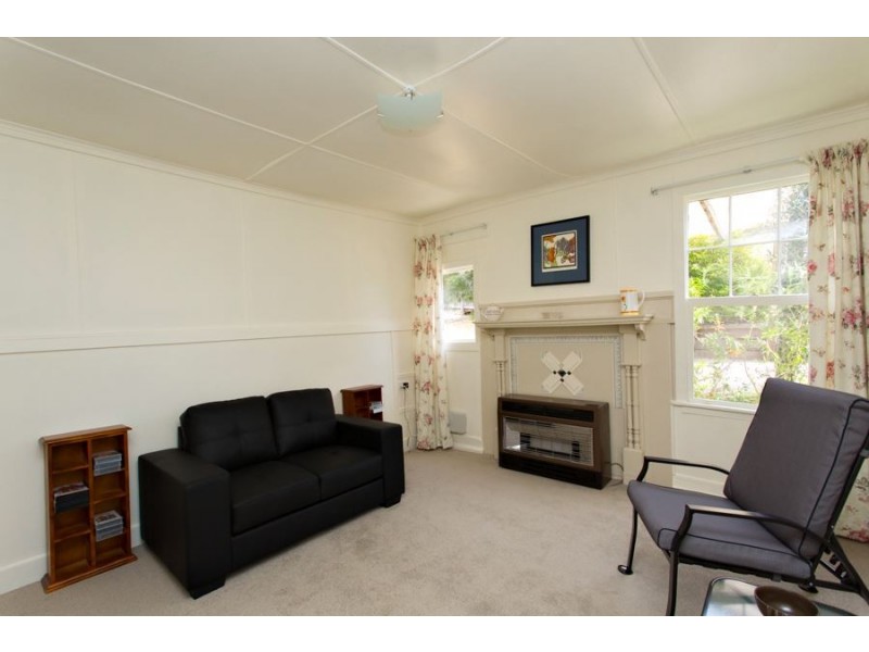 13 Melbourne Road, Creswick VIC 3363