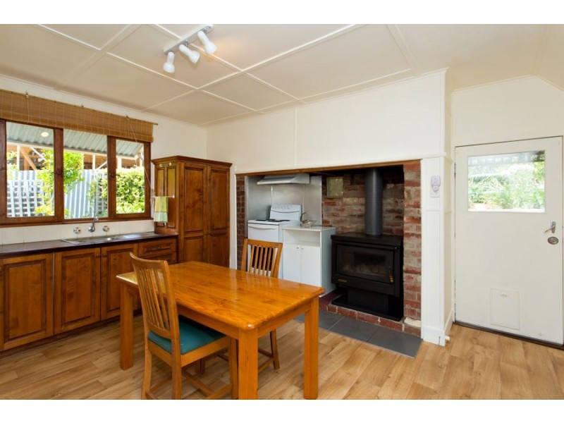 13 Melbourne Road, Creswick VIC 3363