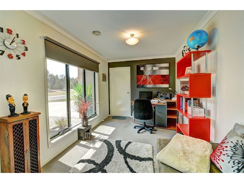 243 Whitelaw Avenue, Delacombe VIC 3356