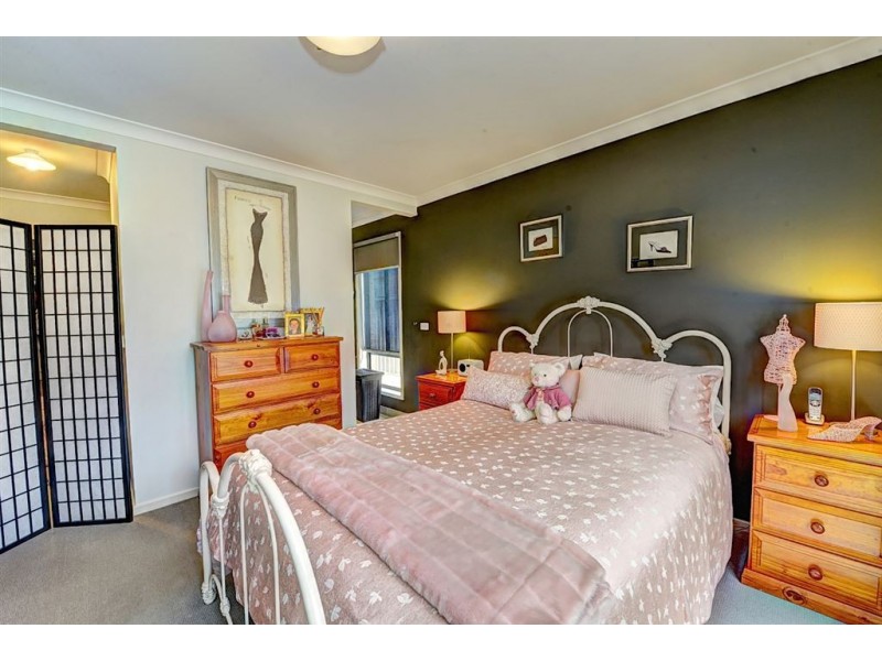 243 Whitelaw Avenue, Delacombe VIC 3356