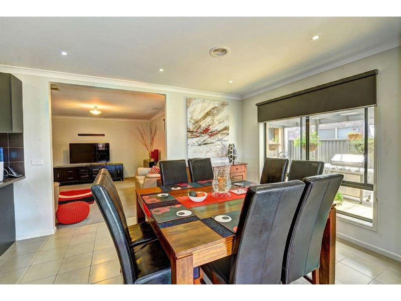 243 Whitelaw Avenue, Delacombe VIC 3356