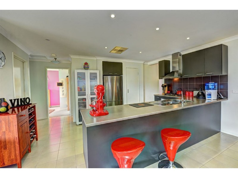 243 Whitelaw Avenue, Delacombe VIC 3356