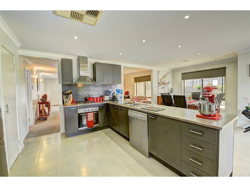 243 Whitelaw Avenue, Delacombe VIC 3356