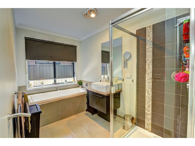 243 Whitelaw Avenue, Delacombe VIC 3356