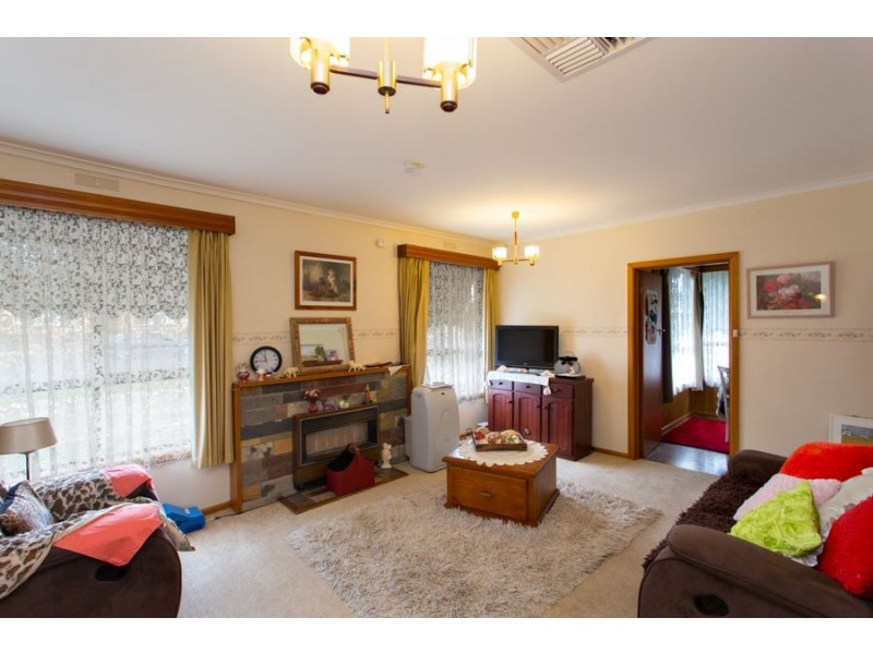 21 Rowlands Street, Sebastopol VIC 3356