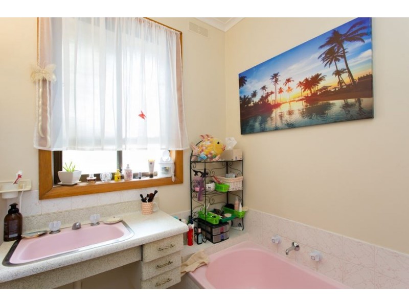 21 Rowlands Street, Sebastopol VIC 3356