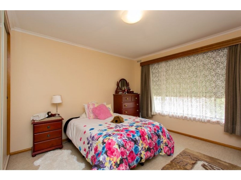 21 Rowlands Street, Sebastopol VIC 3356