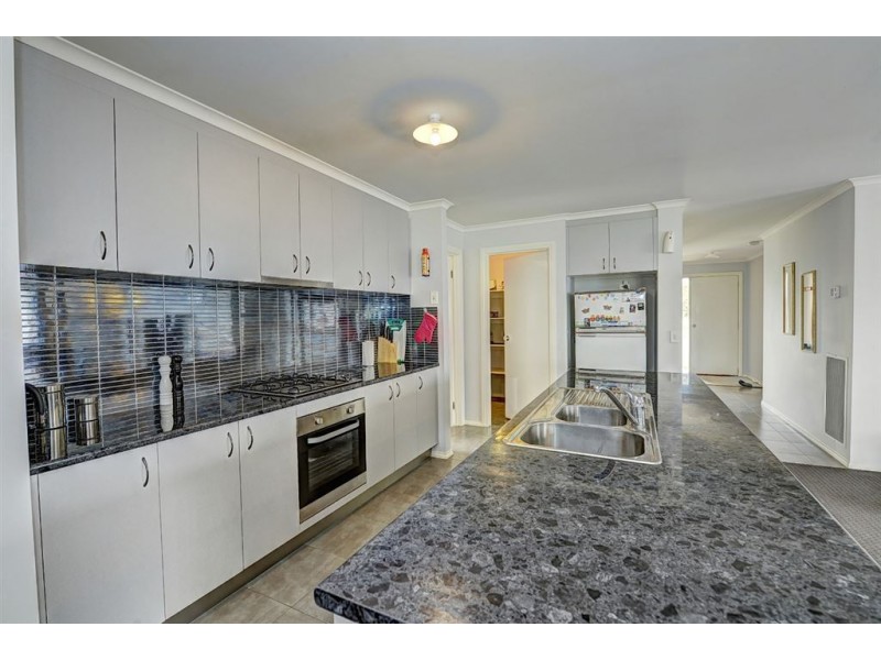 9 Macquarie Close, Delacombe VIC 3356