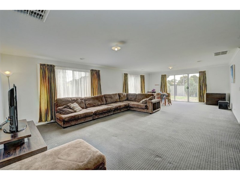 9 Macquarie Close, Delacombe VIC 3356