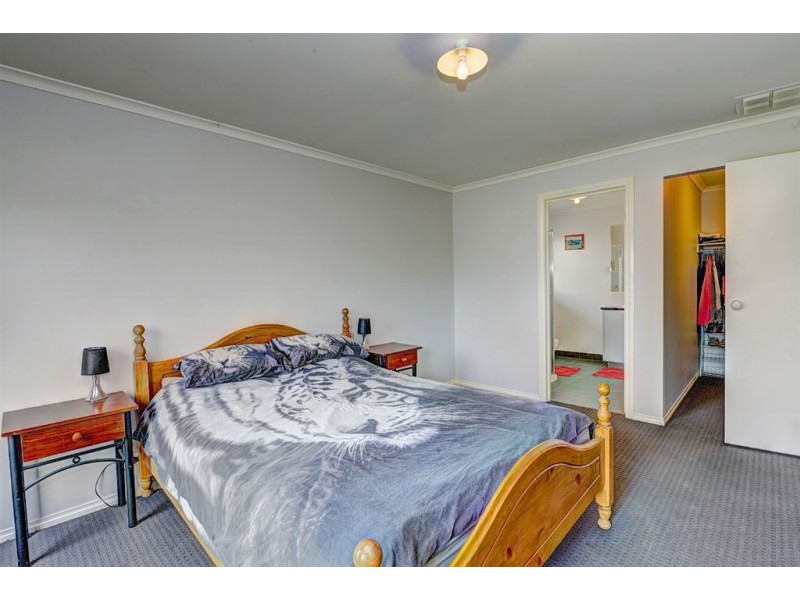 9 Macquarie Close, Delacombe VIC 3356