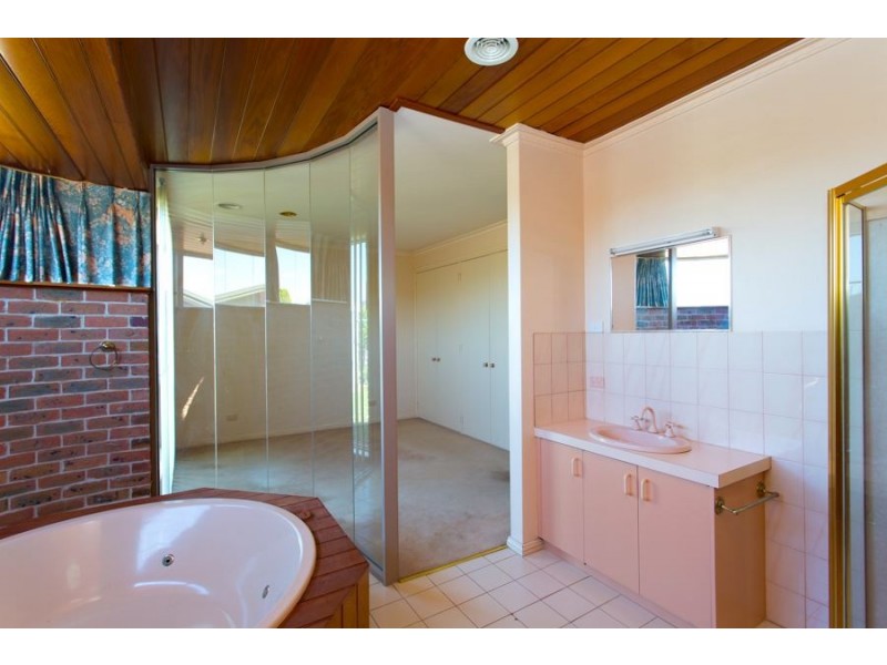 12 Spielberg Court, Wendouree VIC 3355