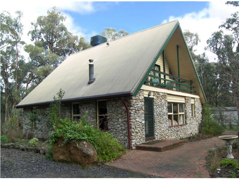 40 Andrew Drive, Haddon VIC 3351