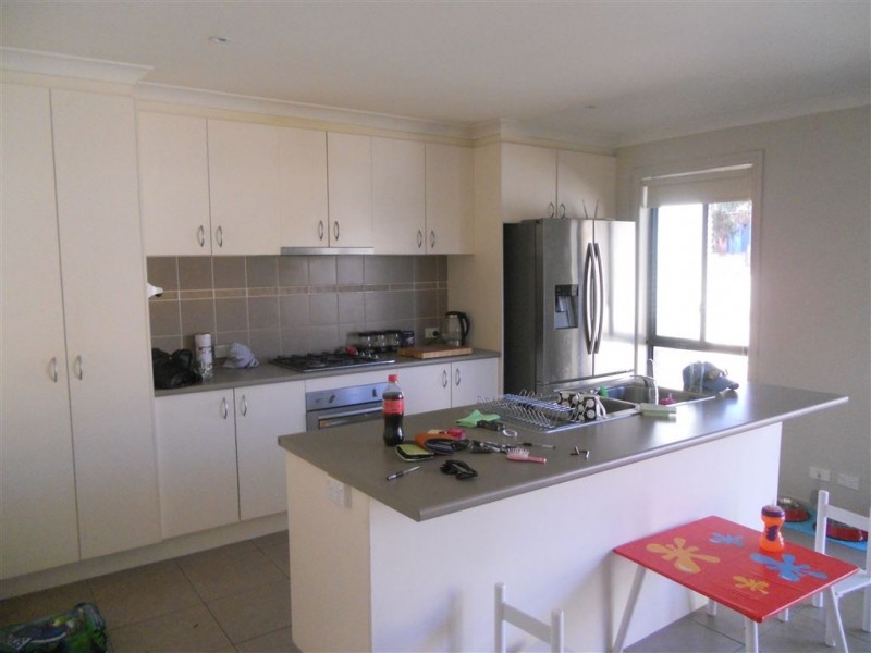 77 McNulty Drive, Wendouree VIC 3355