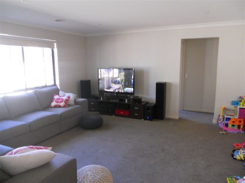 77 McNulty Drive, Wendouree VIC 3355