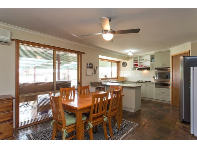 17 Johns Road, Creswick VIC 3363