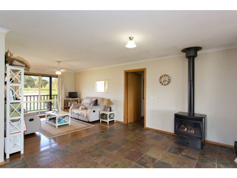 17 Johns Road, Creswick VIC 3363