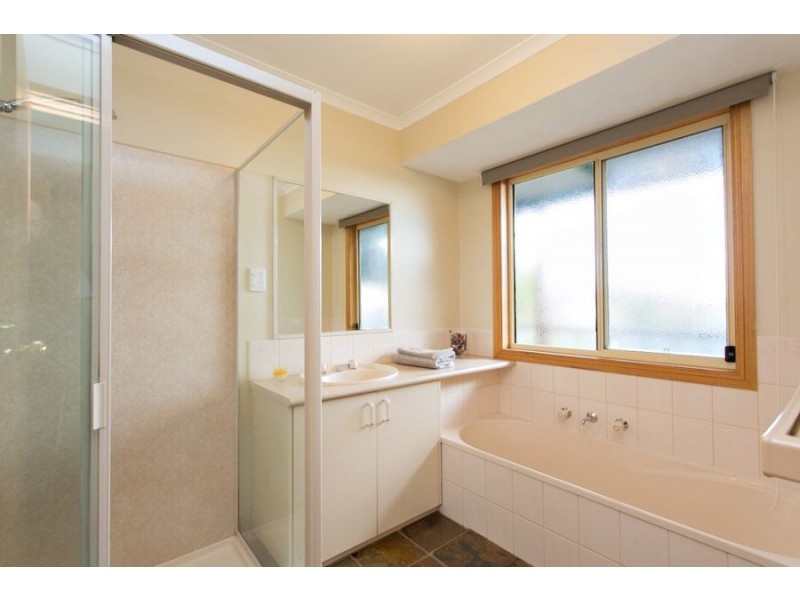 17 Johns Road, Creswick VIC 3363