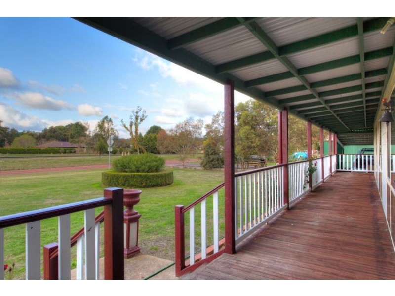 17 Johns Road, Creswick VIC 3363