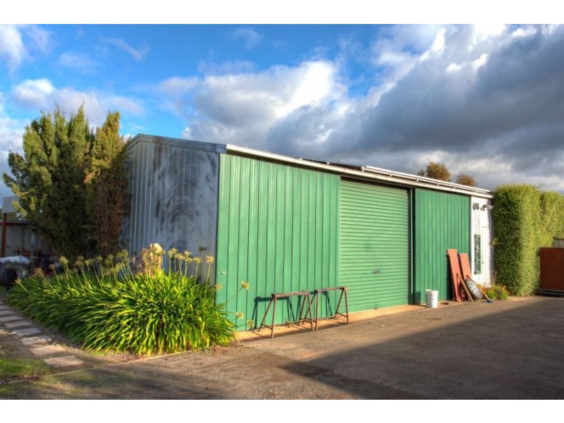 17 Johns Road, Creswick VIC 3363