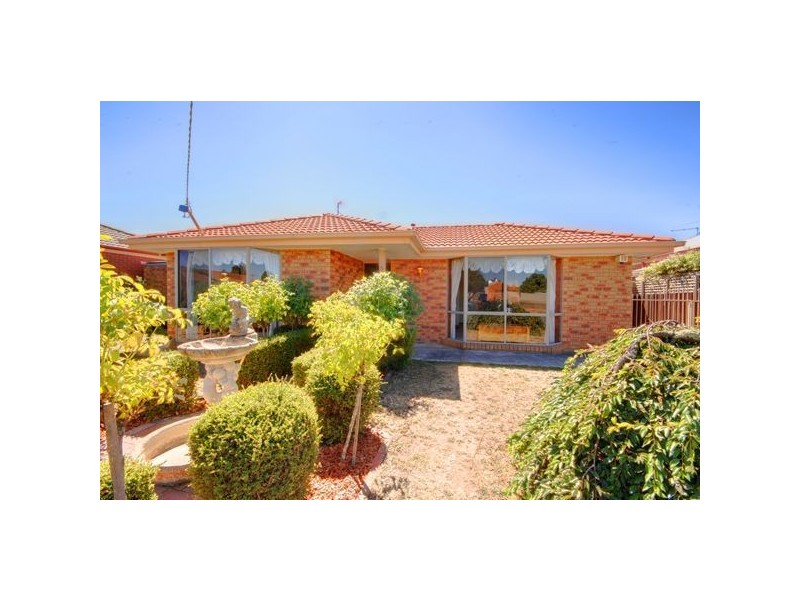 6 Langham Road, Wendouree VIC 3355