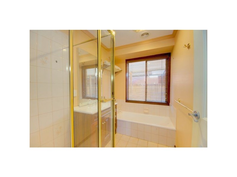 6 Langham Road, Wendouree VIC 3355