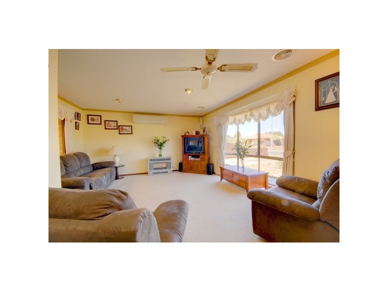 6 Langham Road, Wendouree VIC 3355