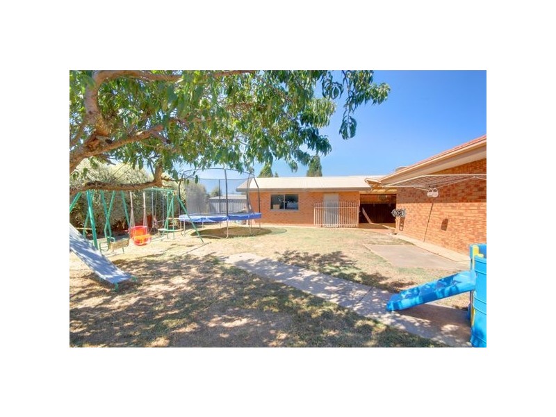 6 Langham Road, Wendouree VIC 3355