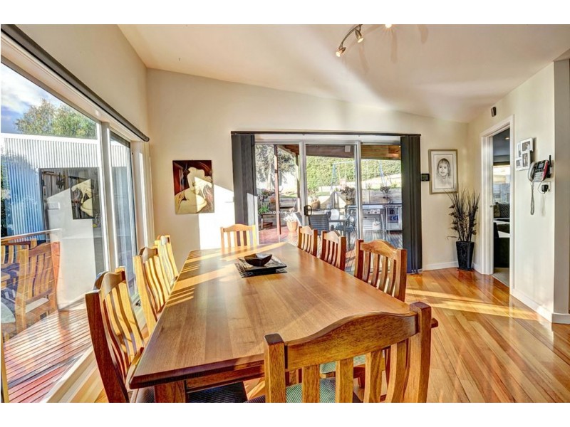 8 Bergs Lane, Mount Helen VIC 3350